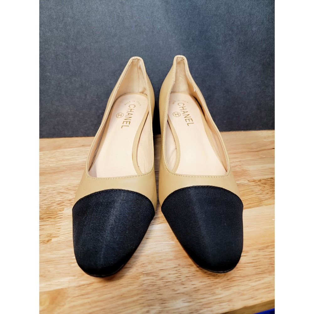 CHANEL Cap Toe Heels Beige Black Leather Block Heel Pumps Made‎ in Italy Size 39